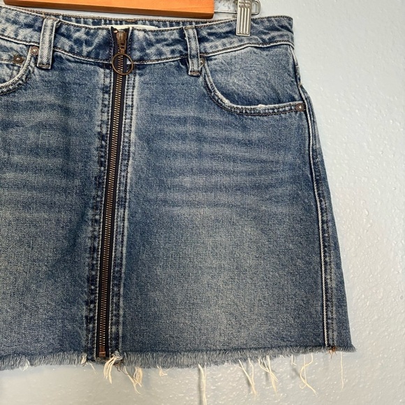 Free People We The Free Zip It Up Raw Hem Denim Mini‎ Skirt Size 27 - Picture 5 of 10